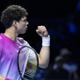 Ben Shelton: il joue à Bâle son meilleur tennis lorsqu'il se retrouve le dos au mur. KEYSTONE/GEORGIOS KEFALAS